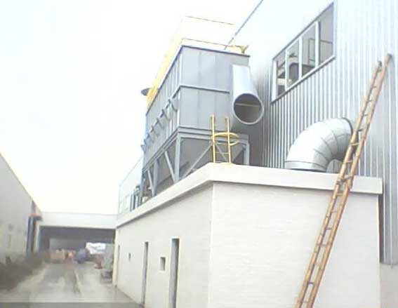 天津鋁塑門(mén)窗廠(chǎng)木工機(jī)械布袋除塵器已投入使用